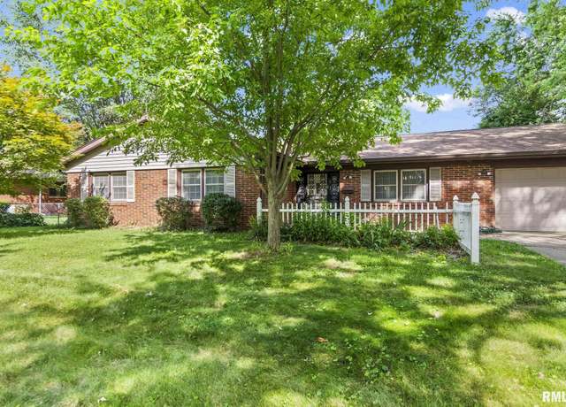 Property at 4020 Hazelcrest Dr, Springfield, IL 62703, 3 beds, 2 baths