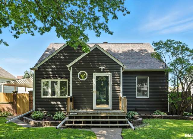 Property at 2504 Lillie Ave, Davenport, IA 52804, 3 beds, 2 baths