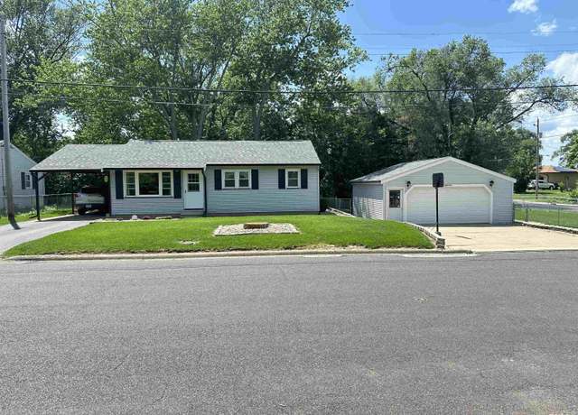 Property at 223 Oakdale Ave, Pekin, IL 61554, 3 beds, 1.5 baths