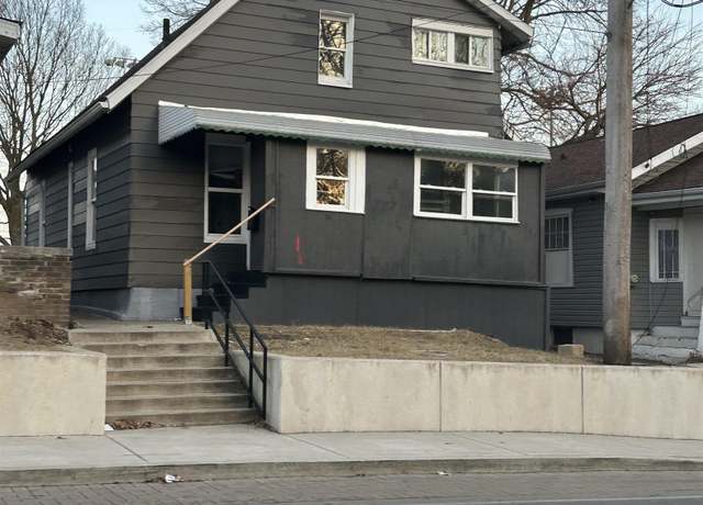 Property at 1822 N Sheridan Rd, Peoria, IL 61604, 4 beds, 2 baths