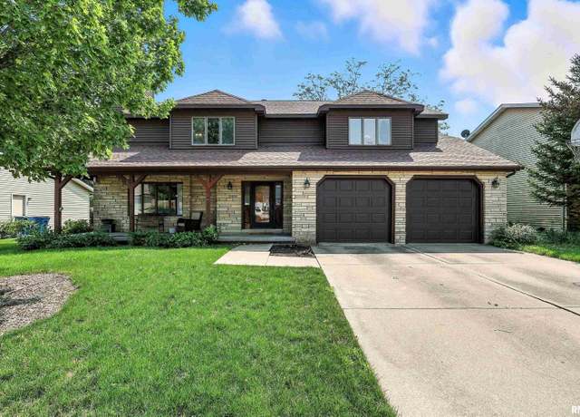 Property at 509 S 7th St, Eldridge, IA 52748, 4 beds, 2.5 baths