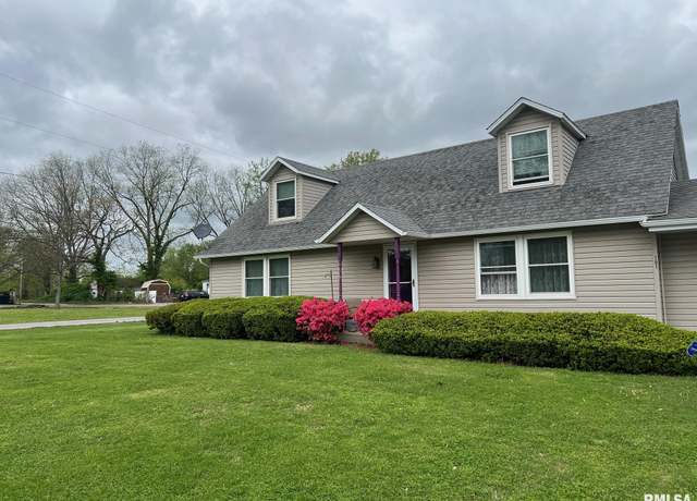 Property at 701 Forrest St, Benton, IL 62812, 5 beds, 2 baths