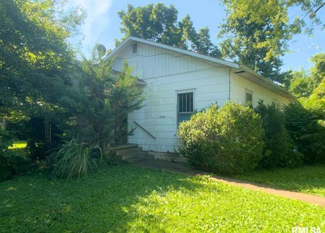 Property at 1309 W Sycamore St, Carbondale, IL 62901, 3 beds, 1 bath