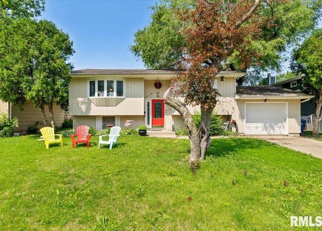 Property at 3110 N Pine St, Davenport, IA 52806, 3 beds, 1.5 baths
