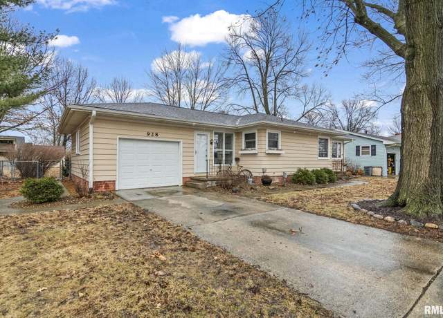 Property at 928 N 3rd St, Riverton, IL 62561, 3 beds, 2 baths