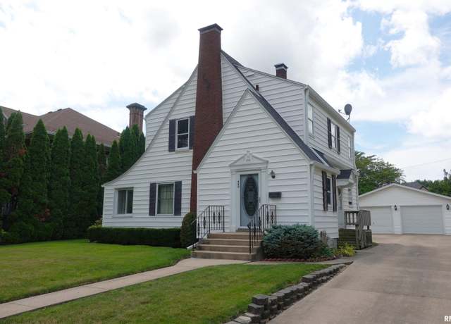 Property at 440 N Cherry St, Galesburg, IL 61401, 3 beds, 2.5 baths