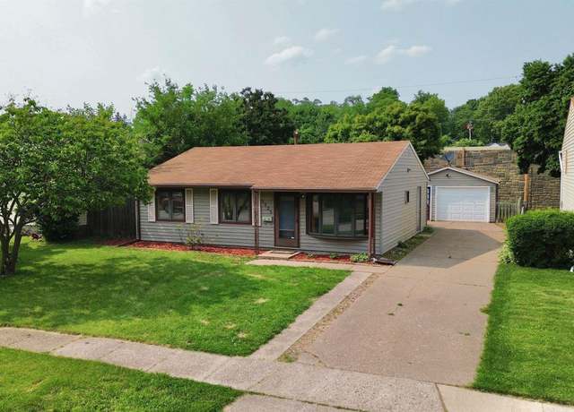 Property at 5025 44th Ave, Moline, IL 61265, 3 beds, 1 bath