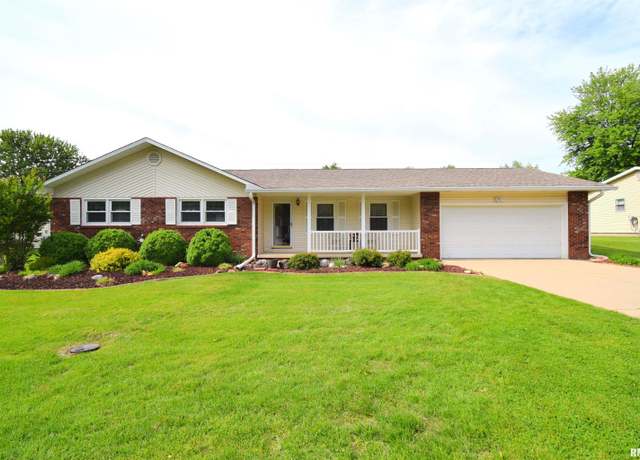 Property at 3204 Lime Ave, Mt Vernon, IL 62864, 3 beds, 2.5 baths