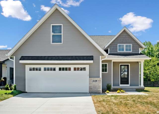 Property at 3129 W 34th St, Davenport, IA 52806, 3 beds, 2.5 baths