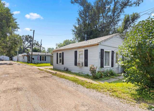 Property at 523 Sanford St, East Peoria, IL 61611, 4 beds, 4 baths
