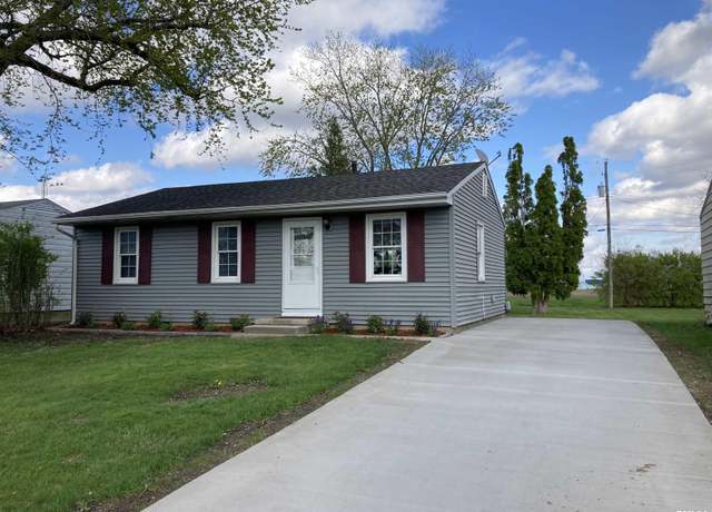 Property at 1761 S Cherry St, Galesburg, IL 61401, 3 beds, 1 bath