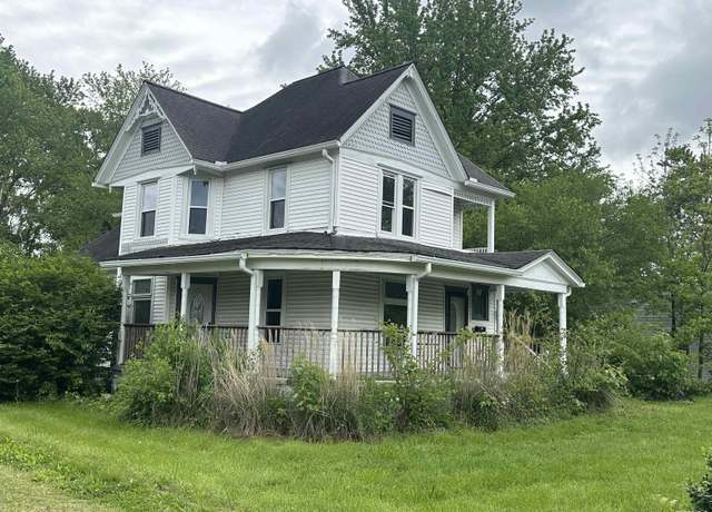 Property at 510 N Mcleansboro St, Benton, IL 62812, 4 beds, 2 baths