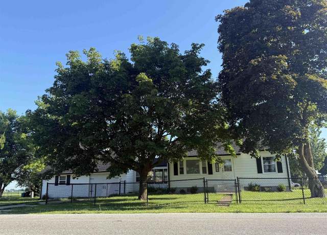 Property at 704 Washington St, New Windsor, IL 61465, 3 beds, 1 bath