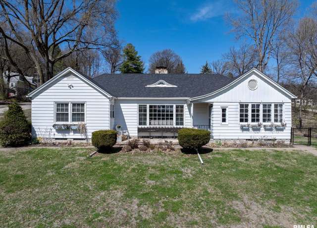 Property at 110 Grant St, Bettendorf, IA 52722, 2 beds, 2 baths