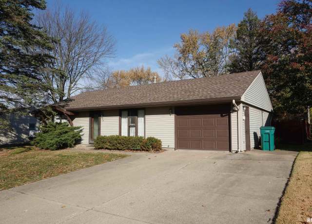 Property at 39 Imperial Dr, Galesburg, IL 61401, 3 beds, 1 bath