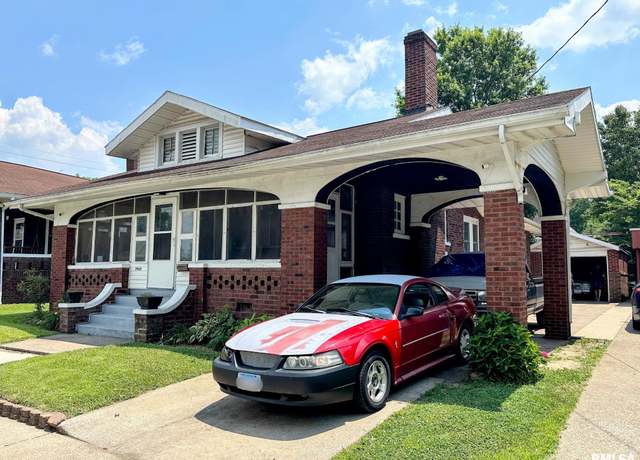 Property at 2009 Spruce St, Murphysboro, IL 62966, 3 beds, 2 baths