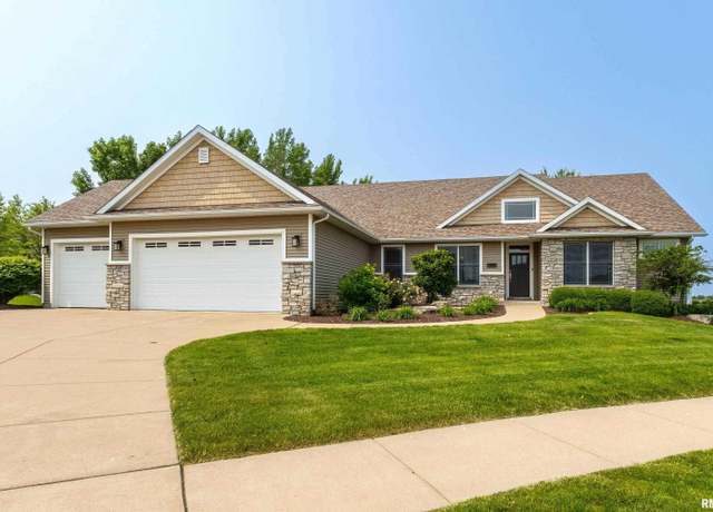 Property at 7 Redstone Ct, Le Claire, IA 52753, 4 beds, 3.5 baths