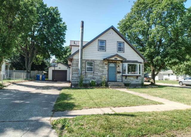 Property at 1221 4th St, Camanche, IA 52730, 4 beds, 3 baths