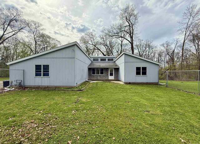 Property at 568 Knox Hwy 26, Galesburg, IL 61401, 3 beds, 2 baths