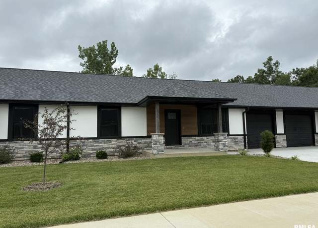 Property at 2805 N 23rd St, Quincy, IL 62305, 1 bed, 1.5 baths