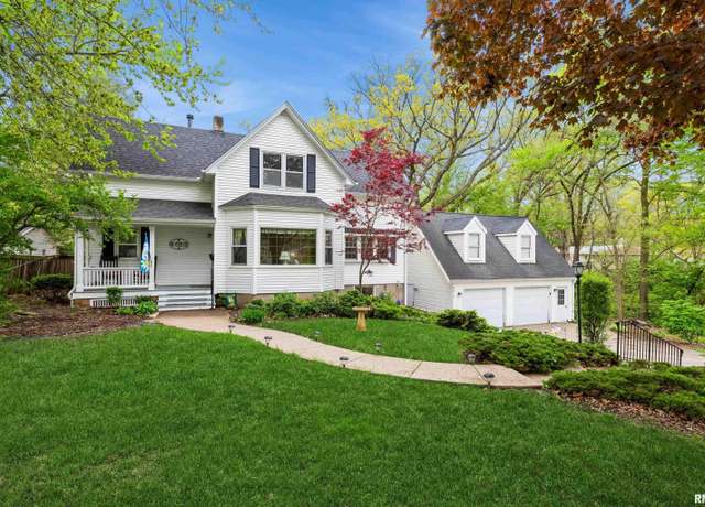 Property at 4414 26th Ave, Moline, IL 61265, 4 beds, 2.5 baths