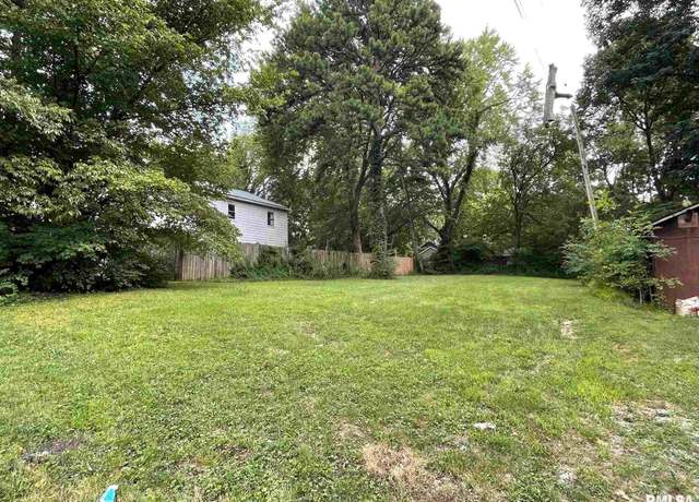 Property at 415 W Sycamore St, Carbondale, IL 62901
