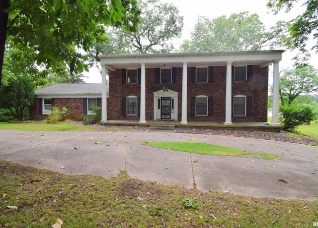 Property at 1901 Lake St, Mt Vernon, IL 62864, 5 beds, 3.5 baths