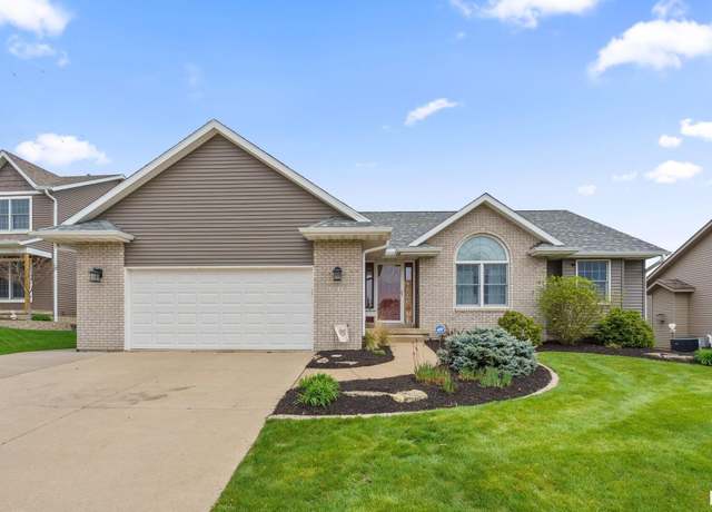 Property at 2025 Ashford Rd, Bettendorf, IA 52722, 5 beds, 3 baths