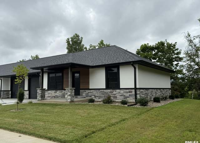 Property at 2801 N 23rd St, Quincy, IL 62305, 1 bed, 1.5 baths