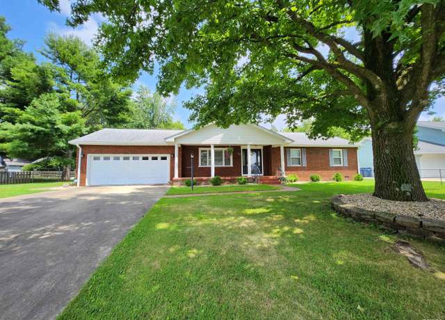 Property at 1208 Plum Ave, Mount Vernon, IL 62864, 3 beds, 2.5 baths