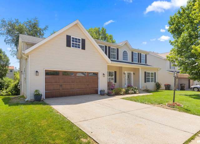 Property at 2118 W Gerald Dr, Peoria, IL 61615, 5 beds, 3.5 baths