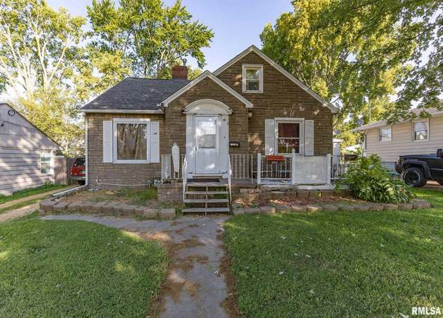 Property at 2212 Iowa Ave, Clinton, IA 52732, 3 beds, 1 bath