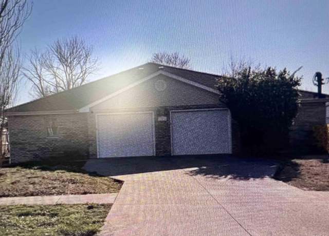 Property at 1211 Glendale Ave, Marion, IL 62939, 8 beds, 4 baths