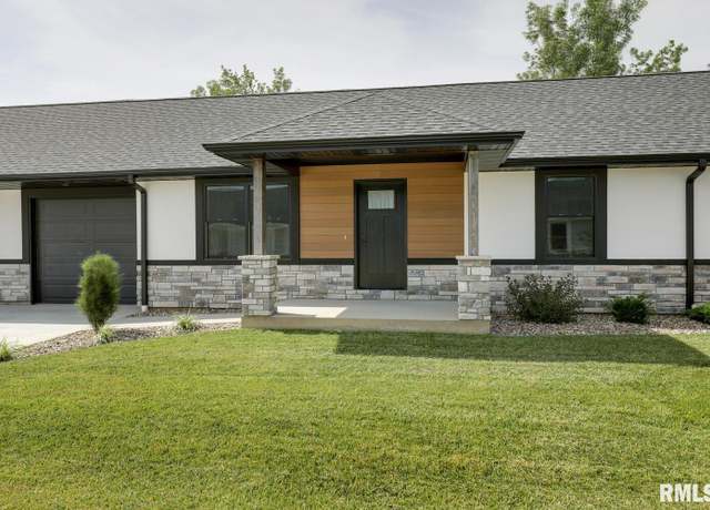 Property at 2809 N 23rd St, Quincy, IL 62305, 1 bed, 1.5 baths