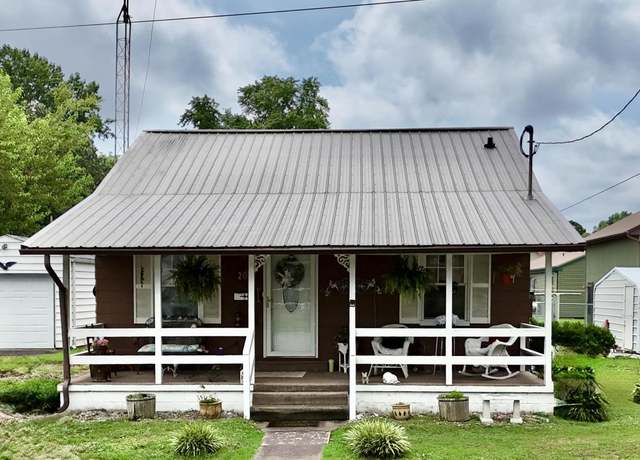 Property at 208 Charles St, Benton, IL 62812, 2 beds, 1 bath