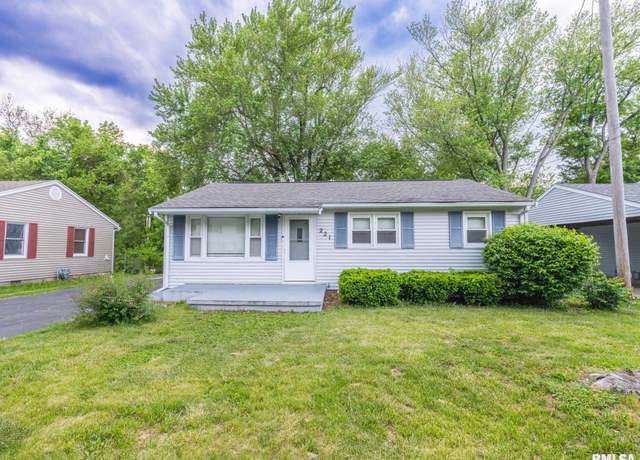 Property at 221 Oakdale Ave, Pekin, IL 61554, 3 beds, 1 bath