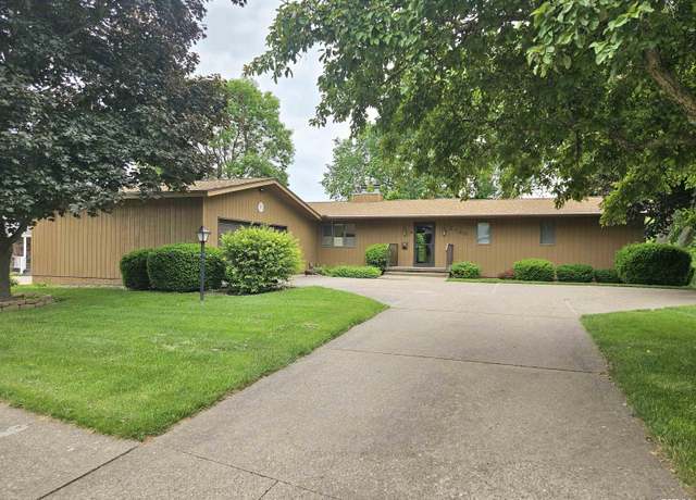 Property at 2120 Fareway Dr, Muscatine, IA 52761, 4 beds, 3.5 baths