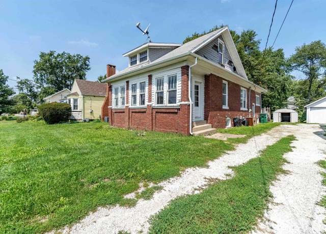 Photo of 429 E Fort St, Farmington, IL 61531