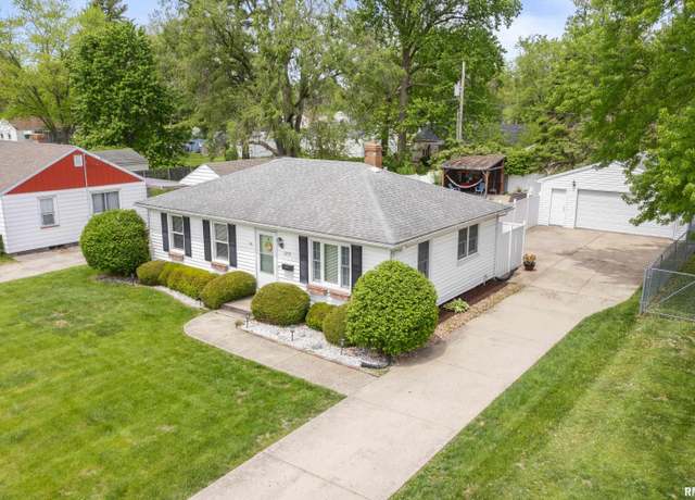 Property at 2219 W Overbrook Dr, Peoria, IL 61604, 2 beds, 1.5 baths