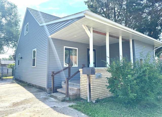 Property at 1406 6th St, Pekin, IL 61554, 3 beds, 2 baths