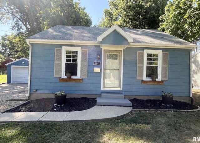 Property at 1845 Cedar St, Jacksonville, IL 62650, 3 beds, 2 baths