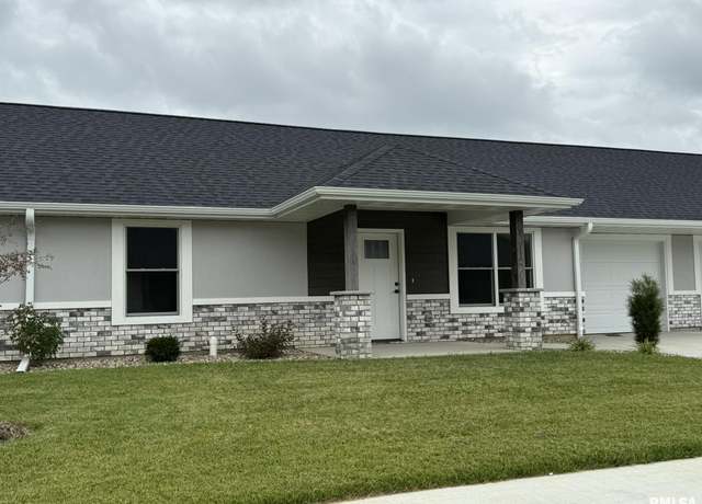 Property at 2811 N 23rd St, Quincy, IL 62305, 2 beds, 2 baths