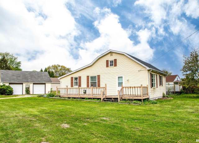 Property at 2106 Bloomington Rd, East Peoria, IL 61611, 2 beds, 1 bath
