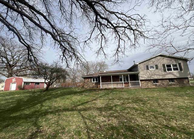 Property at 455 W Oak St, Smithfield, IL 61477, 2 beds, 1 bath