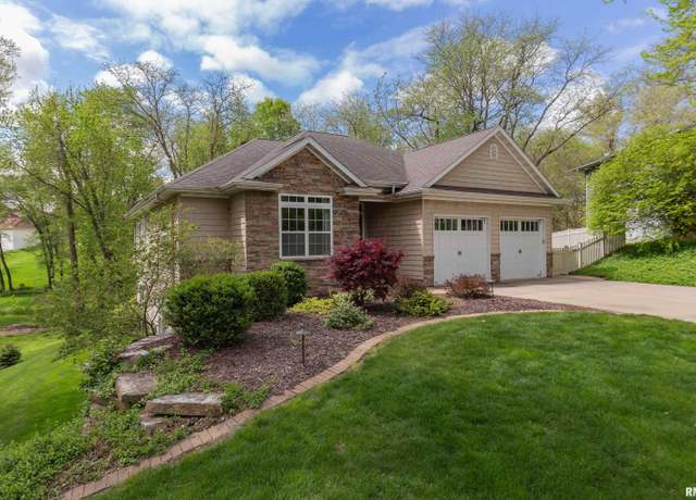 Property at 236 Meadowbrook Ct, Geneseo, IL 61254, 4 beds, 3 baths