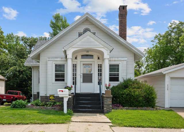 Property at 1515 Fulton Ct, Davenport, IA 52803, 3 beds, 3 baths