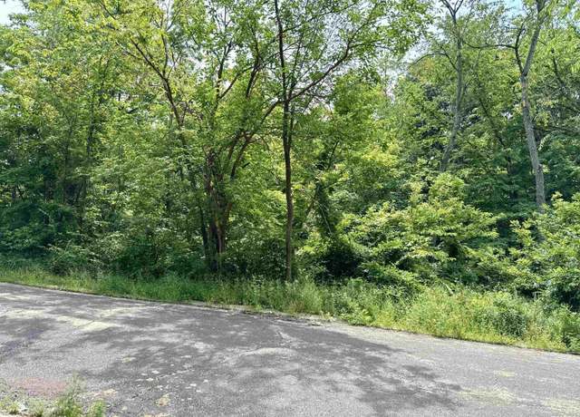 Property at 106 Maywood Ave, Creve Coeur, IL 61610