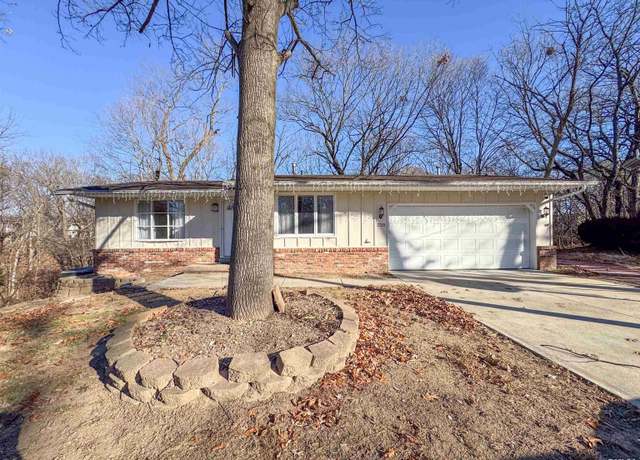 Property at 2301 W Manito Ct, Peoria, IL 61614, 3 beds, 3 baths