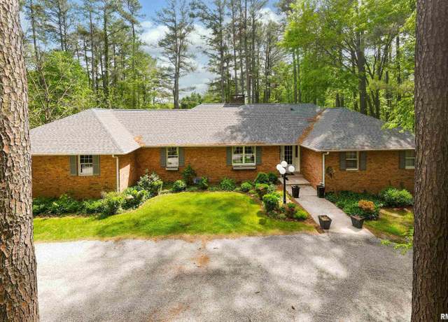 Property at 230 Blue Moon Rd, Carbondale, IL 62901, 4 beds, 3 baths