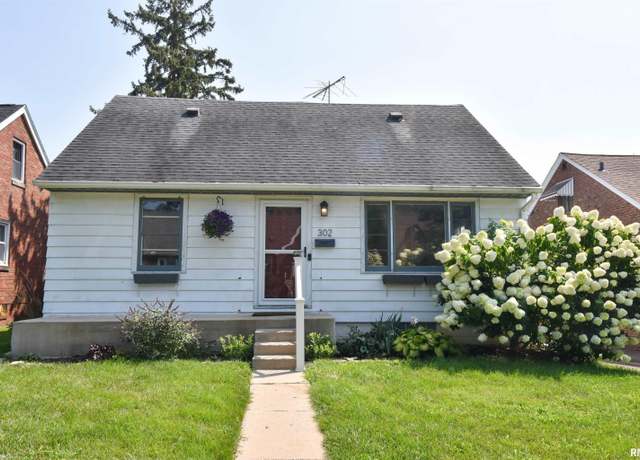 Property at 302 W Melbourne Ave, Peoria, IL 61604, 3 beds, 2 baths